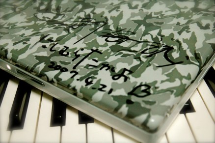 サインしてもらったiBookG4改